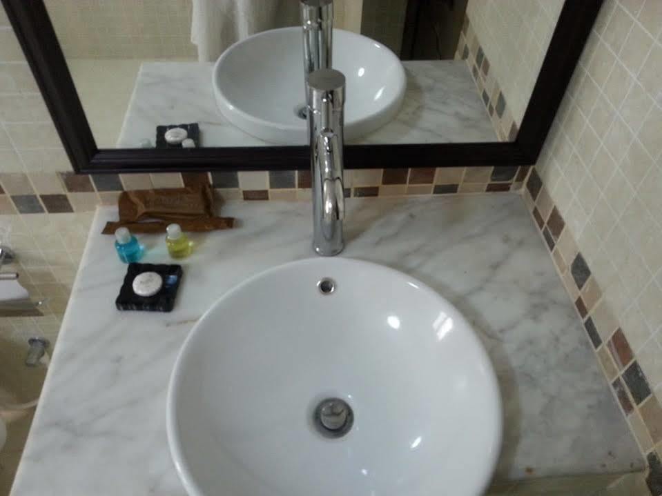 อะเมซอน ลิลลี เรสซิเดนซ์ Hotel ธากา ภายนอก รูปภาพ